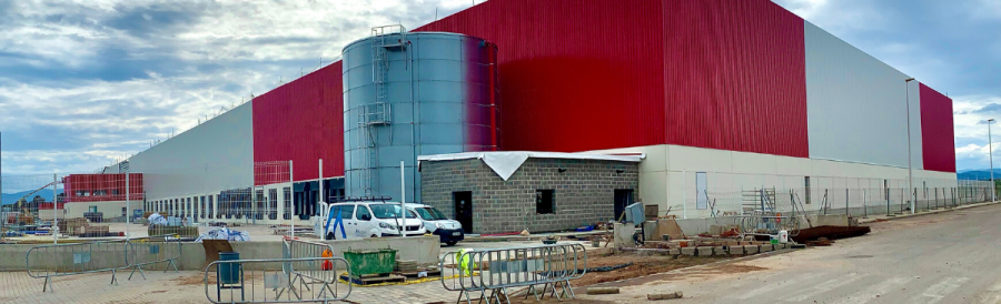 Las obras del nuevo centro logístico de Conforama en Lliria están llegando a su fín