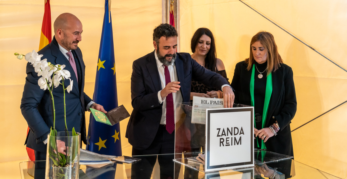 Acto_colocación_primera_piedra_nave_logistica_azuqueca