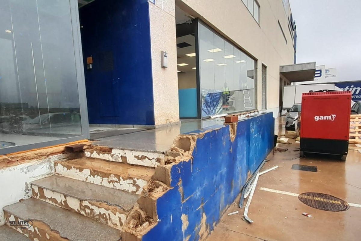 reforma oficinas naves industriales Ribarroja (8)